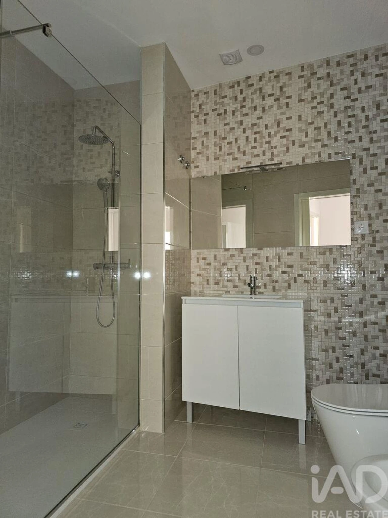 Apartamento T3 para Venda em Oliveira do Douro Foto 19