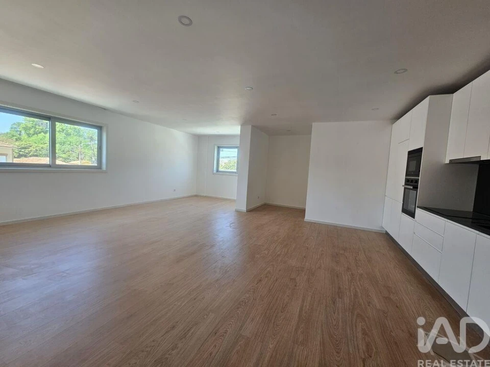 Apartamento T3 para Venda em Oliveira do Douro Foto 2