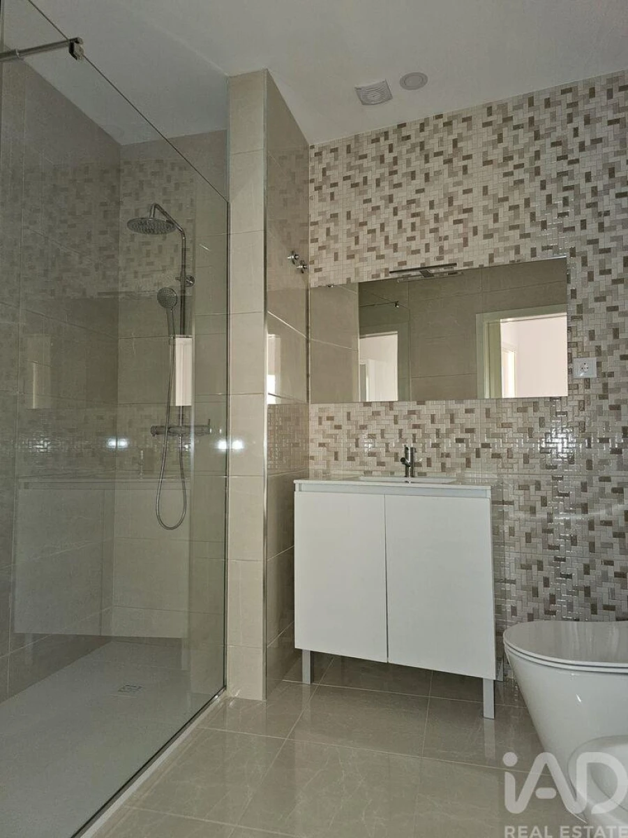 Apartamento T3 para Venda em Oliveira do Douro Foto 19