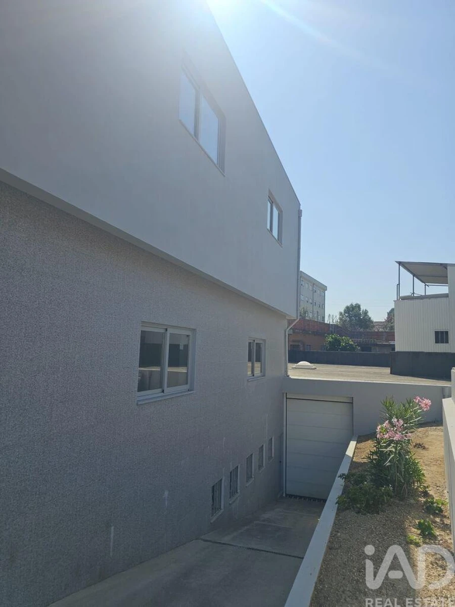 Apartamento T3 para Venda em Oliveira do Douro Foto 24