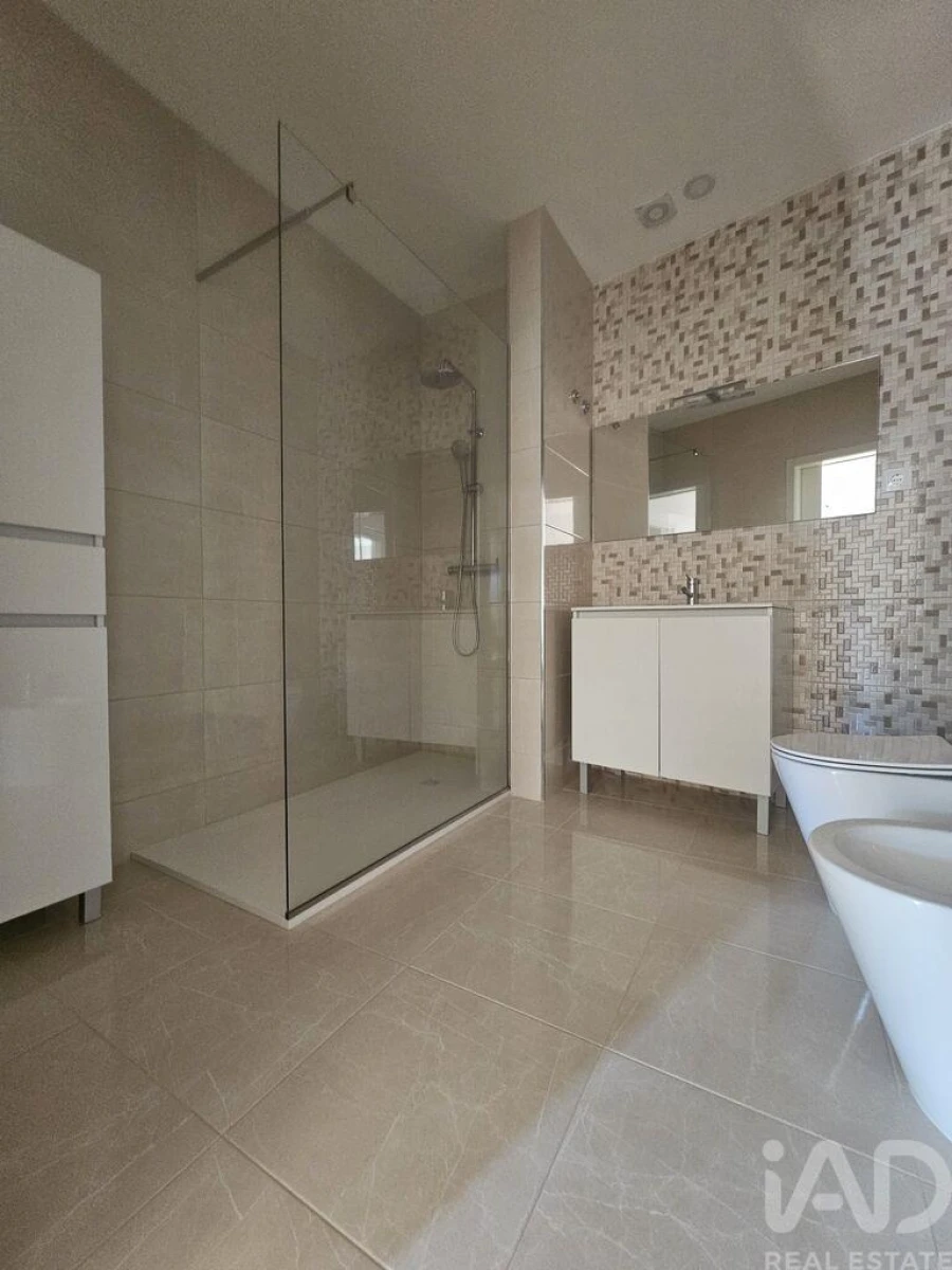 Apartamento T3 para Venda em Oliveira do Douro Foto 17