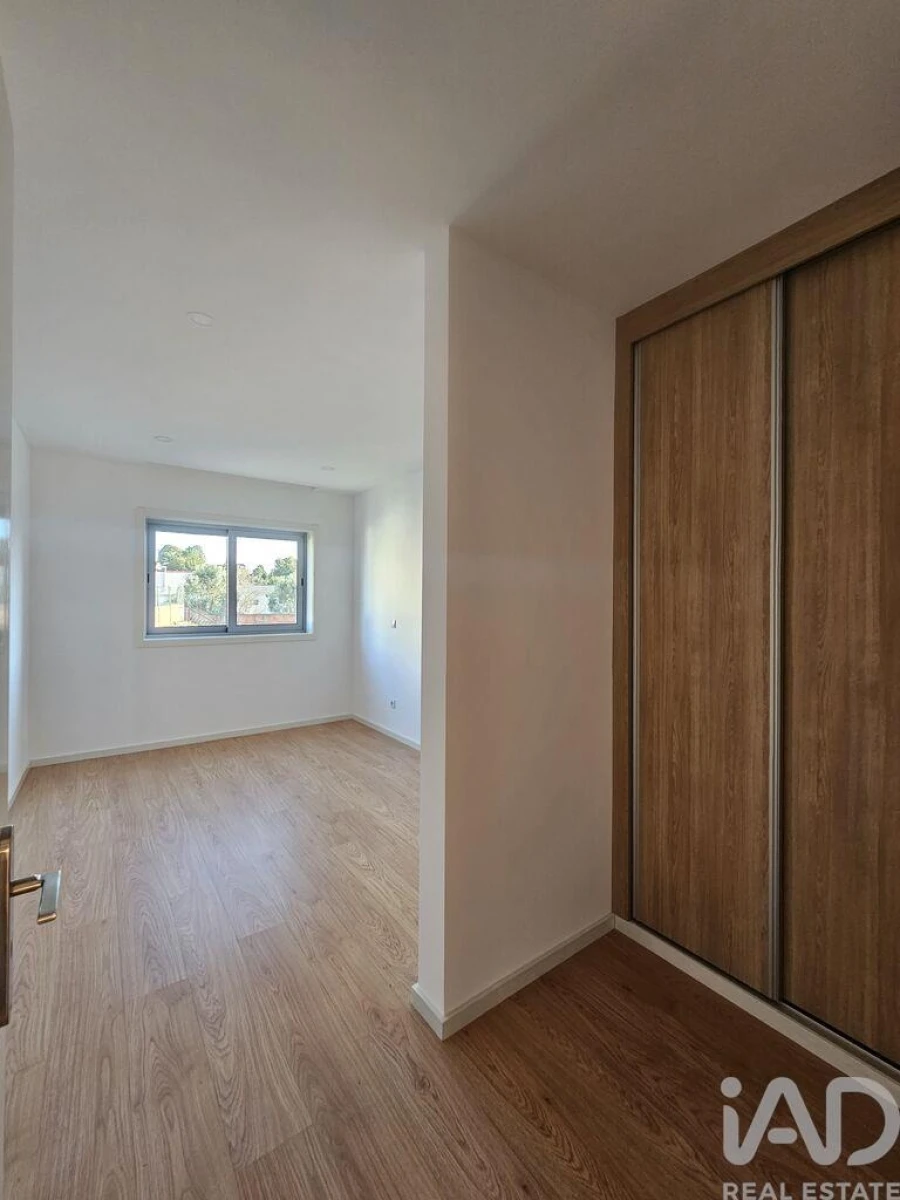 Apartamento T3 para Venda em Oliveira do Douro Foto 17