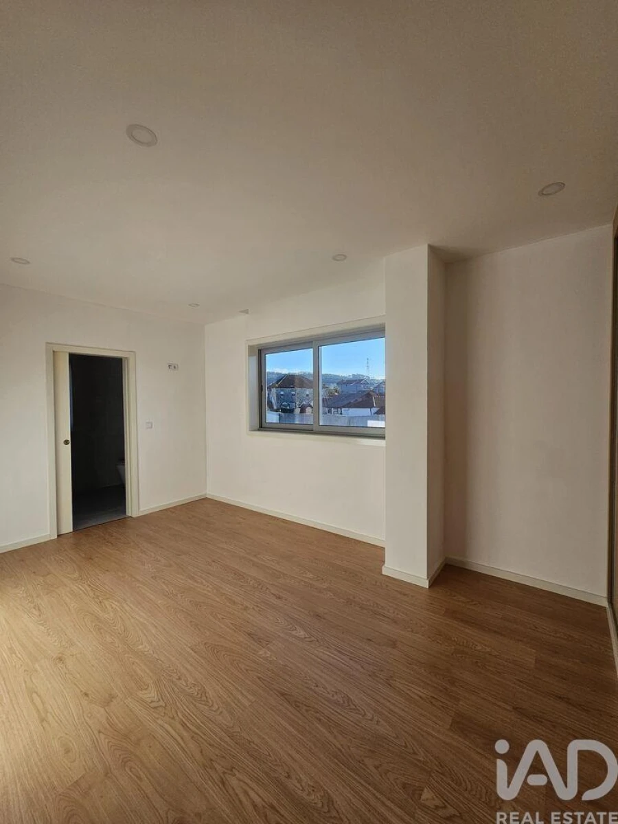 Apartamento T3 para Venda em Oliveira do Douro Foto 13
