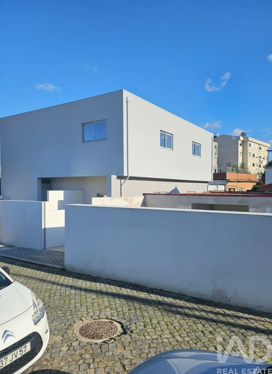 Apartamento T3 para Venda em Oliveira do Douro Foto 2