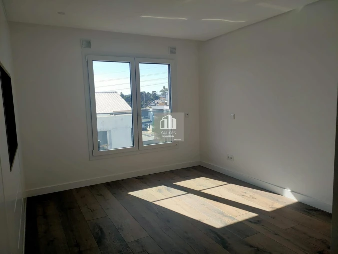 Apartamento T5 para Venda em Laranjeiro e Feijó Foto 16