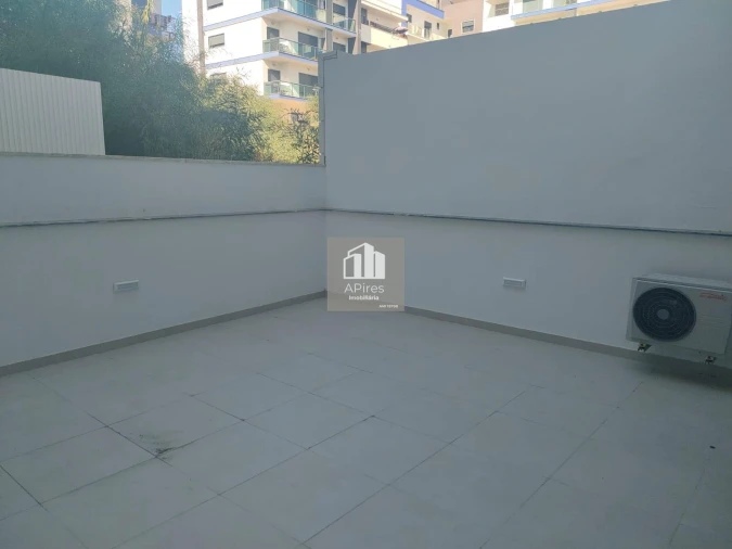 Apartamento T5 para Venda em Laranjeiro e Feijó Foto 32