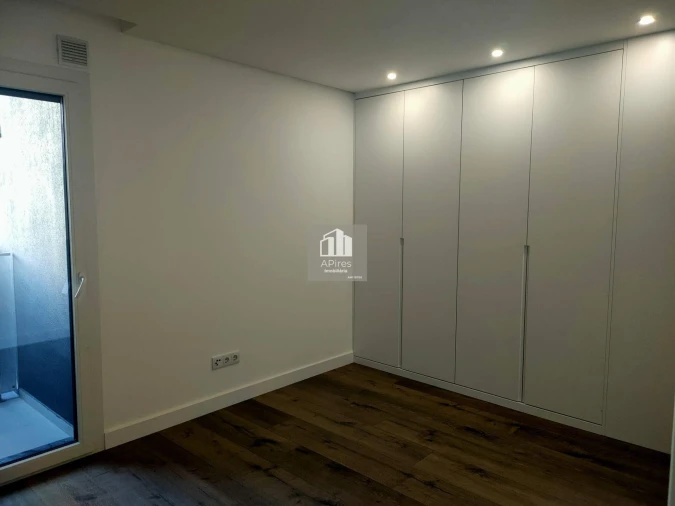 Apartamento T5 para Venda em Laranjeiro e Feijó Foto 11