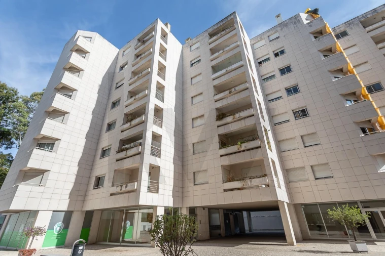 Apartamento T2 para Arrendamento em Alvalade Foto 44
