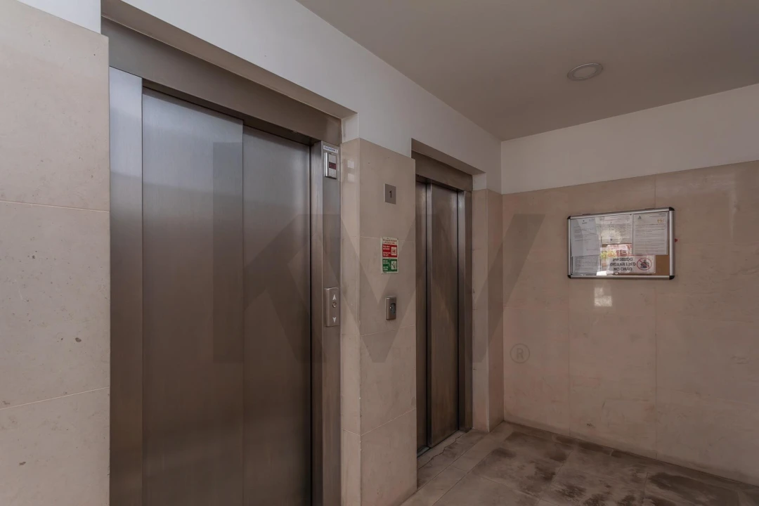 Apartamento T2 para Arrendamento em Alvalade Foto 40