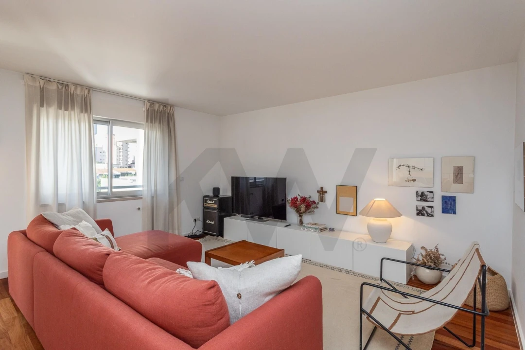 Apartamento T2 para Arrendamento em Alvalade Foto 9