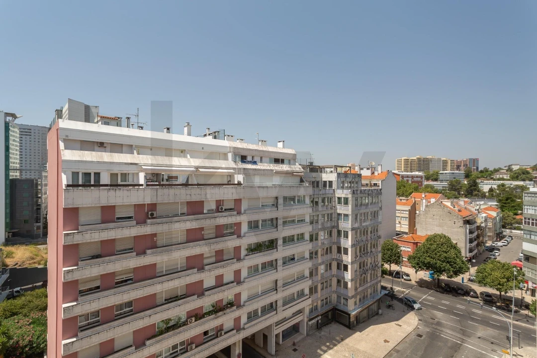 Apartamento T2 para Venda em Campolide Foto 24