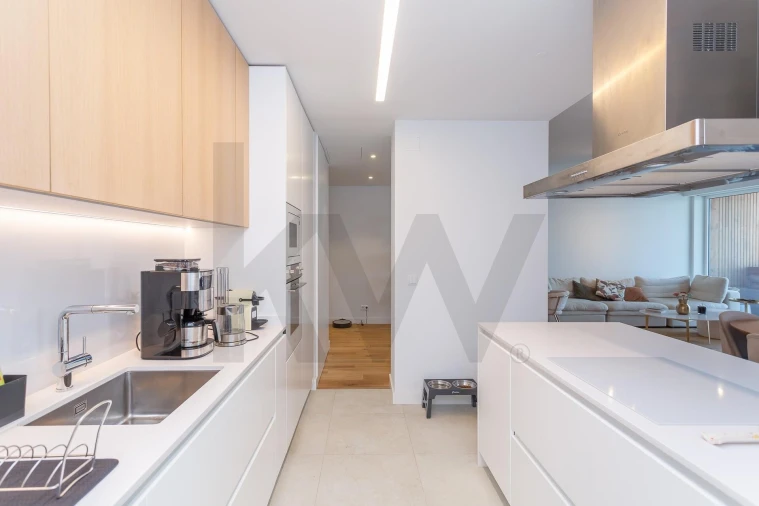 Apartamento T2 para Venda em Campolide Foto 3