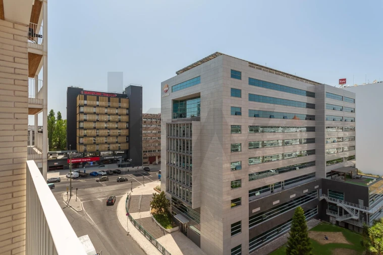 Apartamento T2 para Venda em Campolide Foto 23