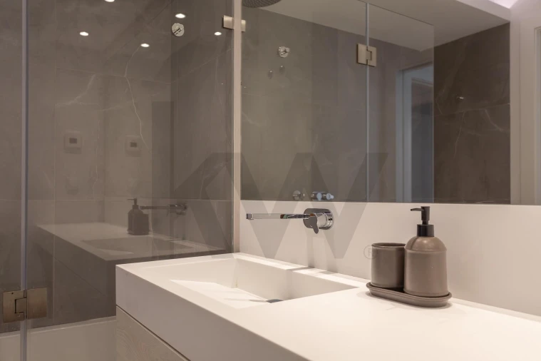 Apartamento T2 para Venda em Campolide Foto 31