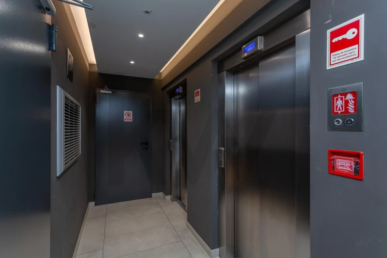 Apartamento T2 para Venda em Campolide Foto 33