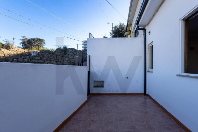 Moradia T1 para Venda em Oliveira do Douro Foto 3
