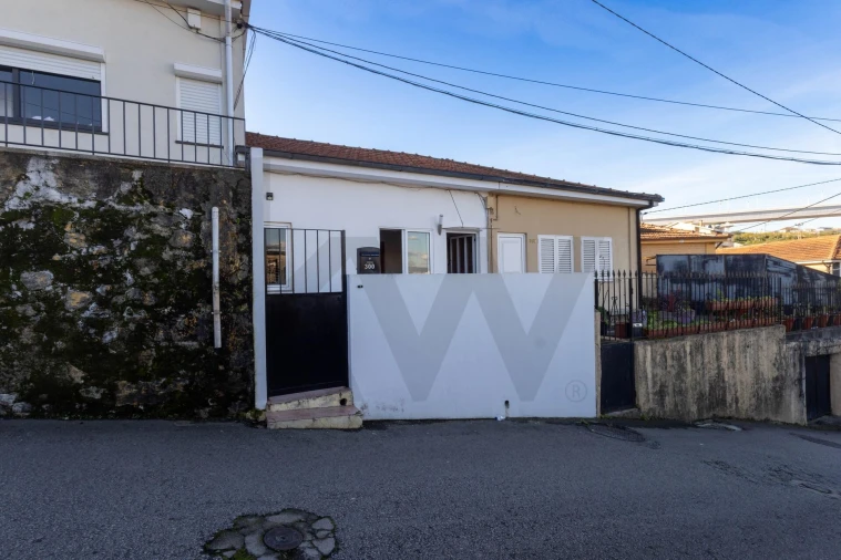 Moradia T1 para Venda em Oliveira do Douro Foto 1