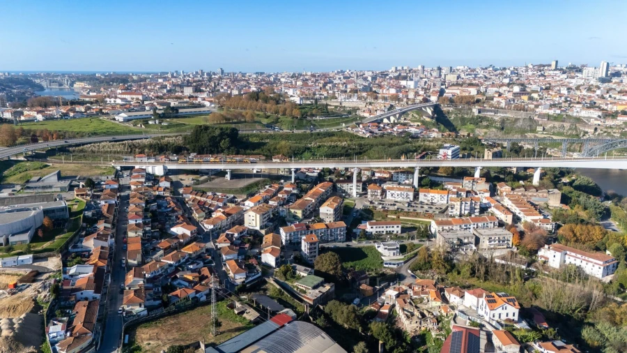 Moradia T1 para Venda em Oliveira do Douro Foto 35