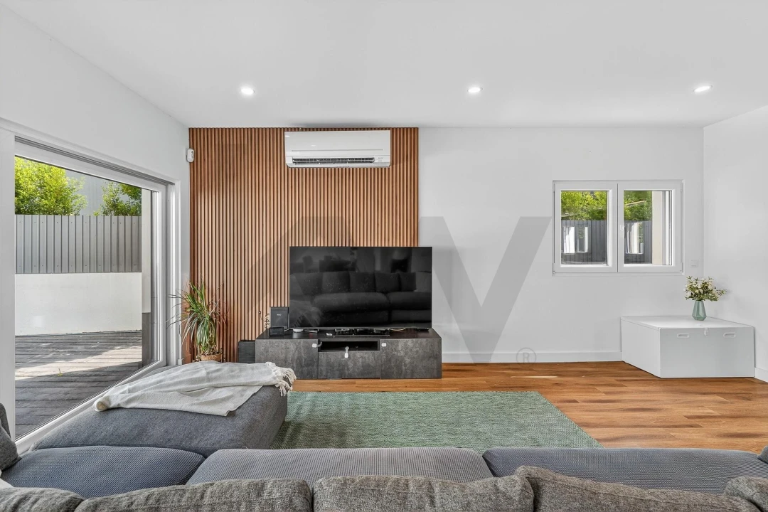 Moradia T4 para Venda em Corroios Foto 13