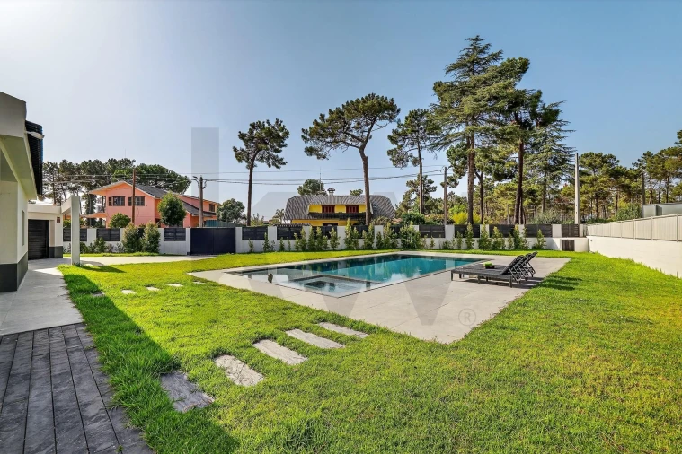 Moradia T4 para Venda em Corroios Foto 4