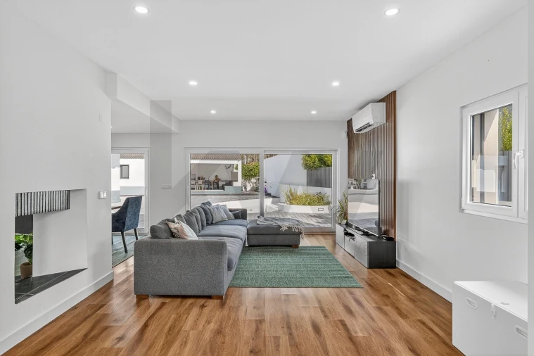 Moradia T4 para Venda em Corroios Foto 18