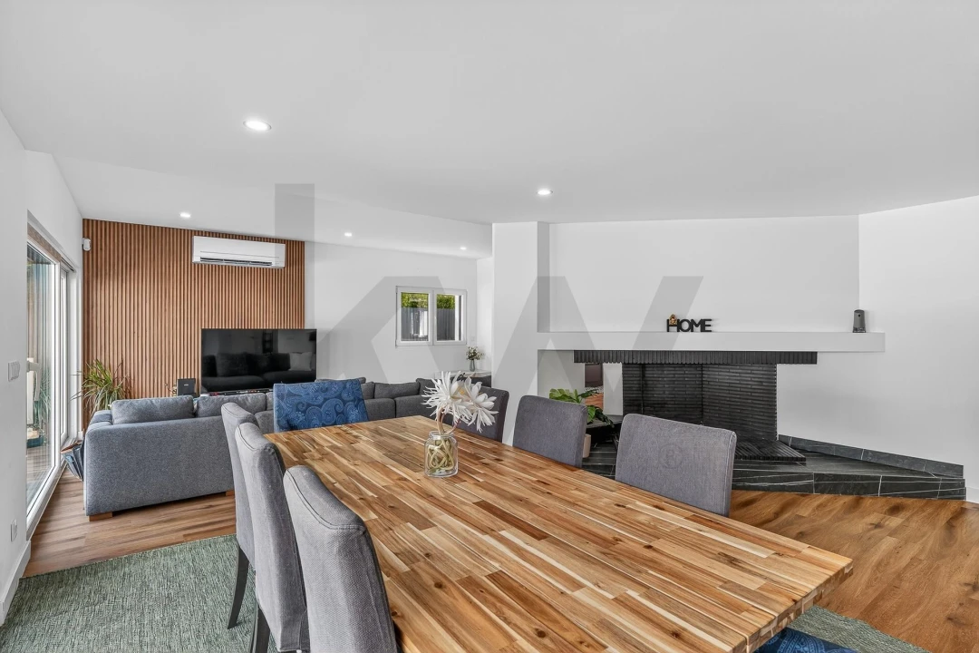 Moradia T4 para Venda em Corroios Foto 12