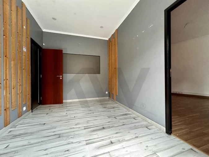 Loja para Venda em Póvoa de Santa Iria e Forte da Casa Foto 2