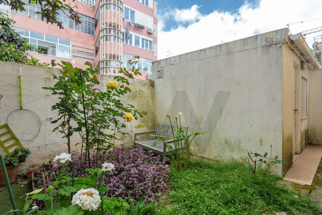 Apartamento T2 para Arrendamento em Alvalade Foto 2