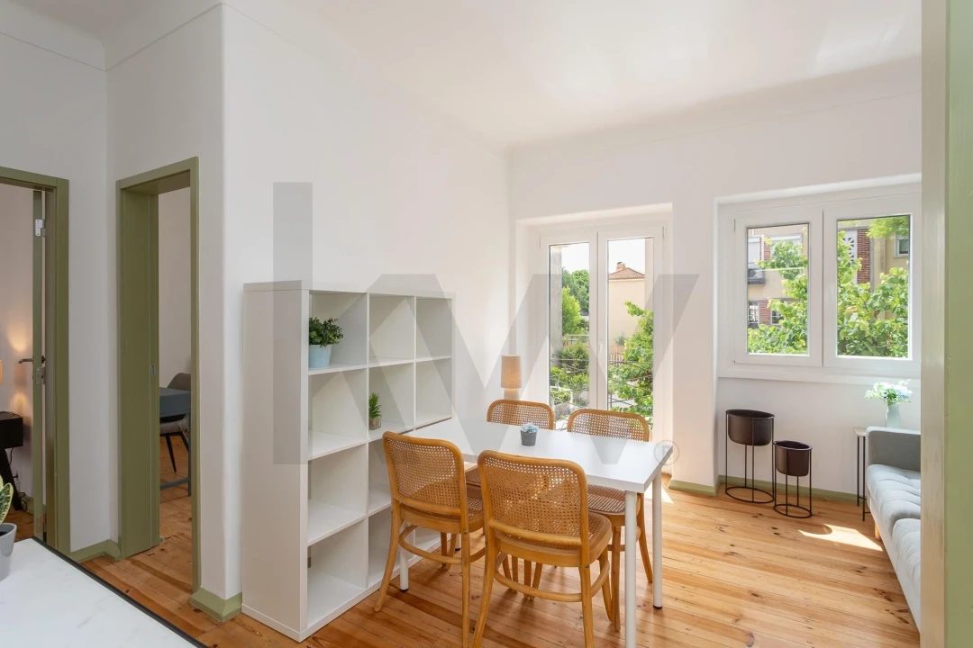 Apartamento T2 para Arrendamento em Alvalade Foto 1