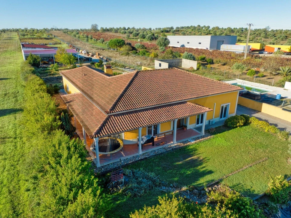 Moradia T5 para Venda em Achete, Azoia de Baixo e Póvoa de Santarém Foto 1