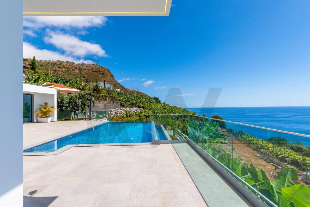 Moradia T3 para Venda em Arco da Calheta Foto 5