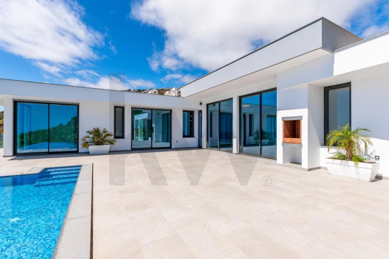 Moradia T3 para Venda em Arco da Calheta Foto 11