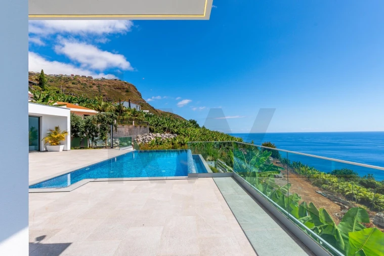 Moradia T3 para Venda em Arco da Calheta Foto 5