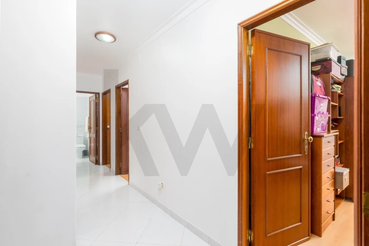 Apartamento T3 para Venda em Massamá e Monte Abraão Foto 15