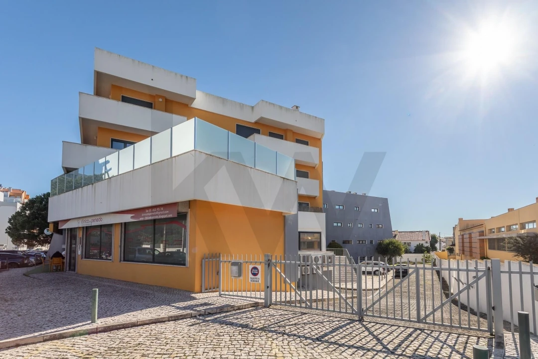 Apartamento T4 para Venda em São Domingos de Rana Foto 28