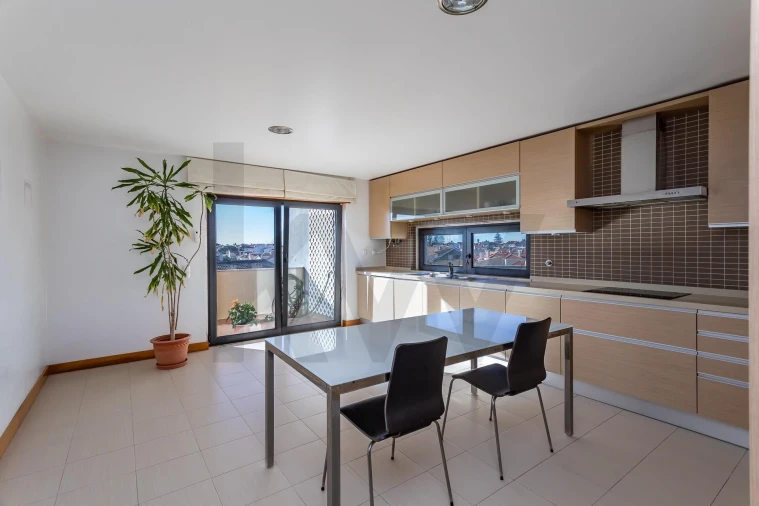 Apartamento T4 para Venda em São Domingos de Rana Foto 4