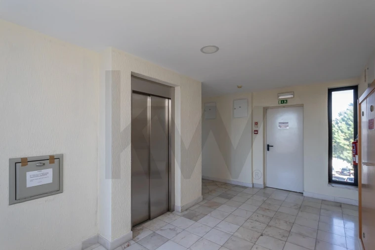 Apartamento T4 para Venda em São Domingos de Rana Foto 27