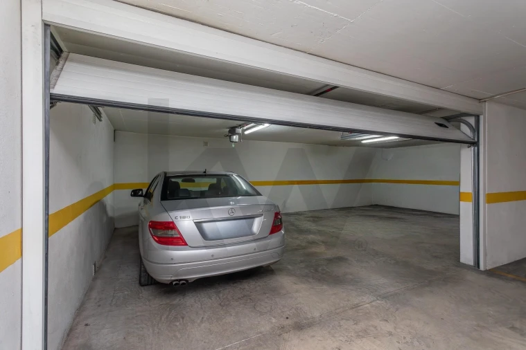 Apartamento T4 para Venda em São Domingos de Rana Foto 25