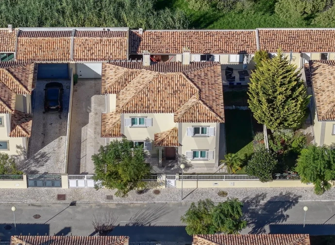 Moradia T4 para Venda em Azeitão (São Lourenço e São Simão) Foto 3
