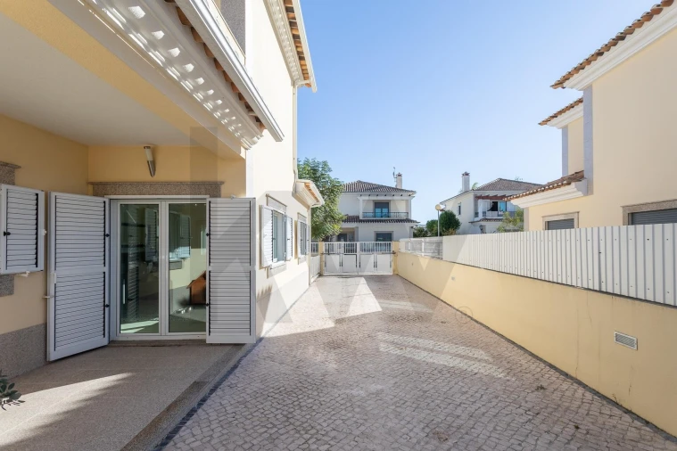 Moradia T4 para Venda em Azeitão (São Lourenço e São Simão) Foto 27