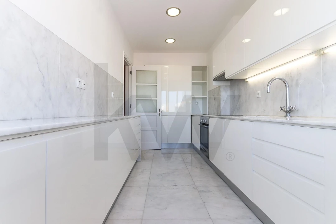 Apartamento T3 para Arrendamento em Alvalade Foto 10