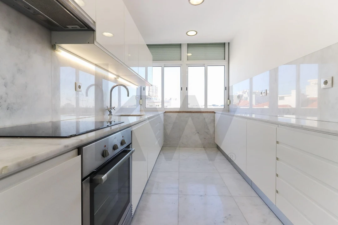 Apartamento T3 para Arrendamento em Alvalade Foto 8