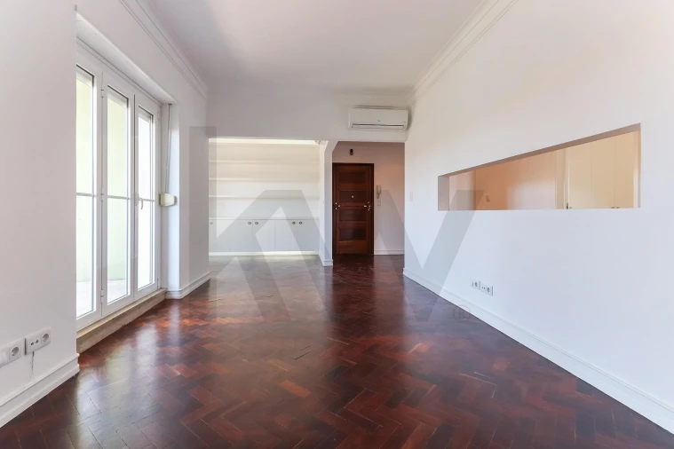 Apartamento T3 para Arrendamento em Alvalade Foto 3