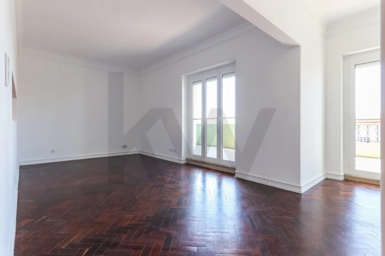 Apartamento T3 para Arrendamento em Alvalade Foto 2