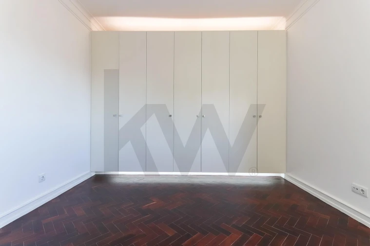 Apartamento T3 para Arrendamento em Alvalade Foto 21