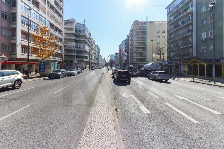 Apartamento T3 para Arrendamento em Alvalade Foto 40