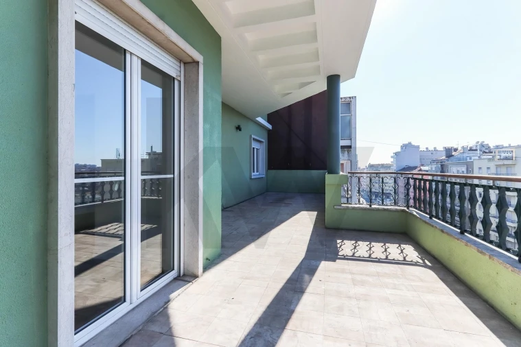 Apartamento T3 para Arrendamento em Alvalade