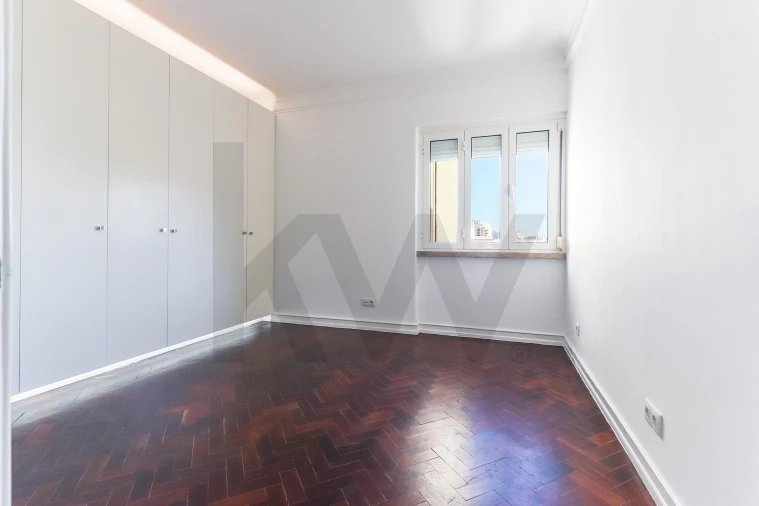Apartamento T3 para Arrendamento em Alvalade Foto 22