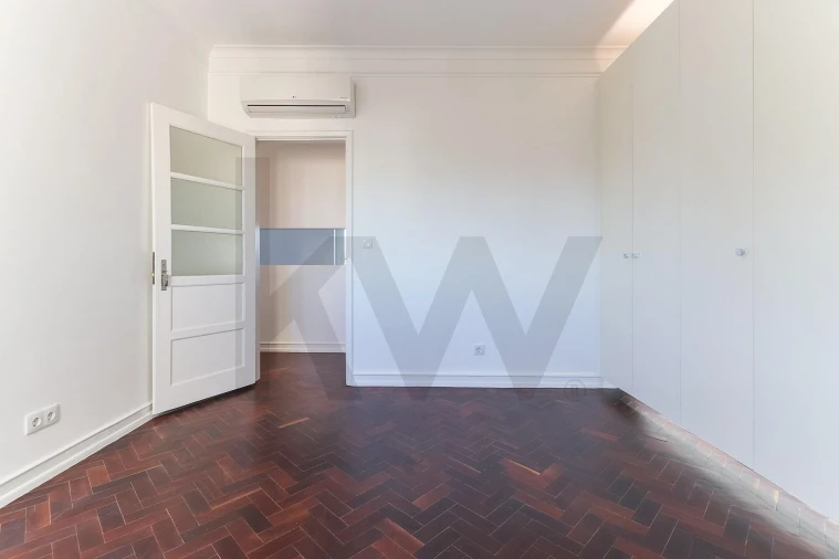 Apartamento T3 para Arrendamento em Alvalade Foto 23