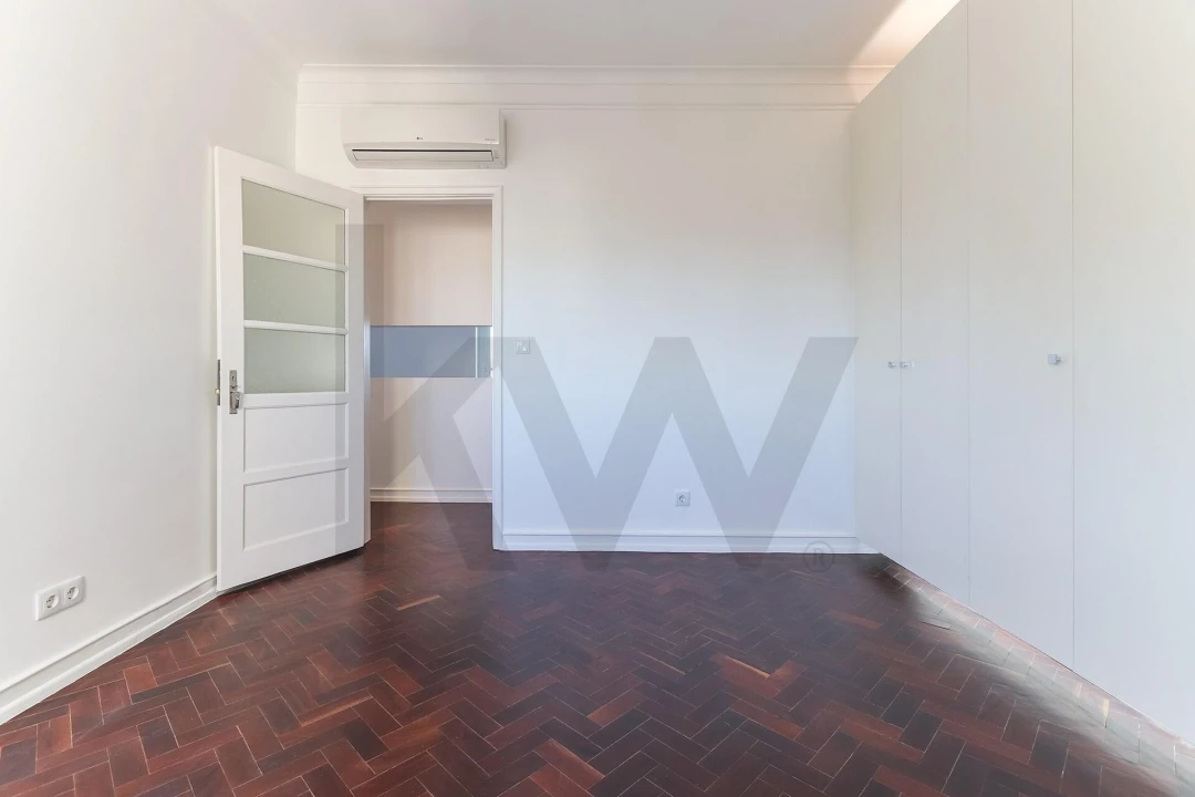 Apartamento T3 para Arrendamento em Alvalade Foto 23